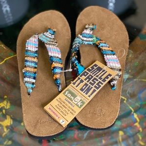 Sanuk Fraidy Cat flip flop sandals